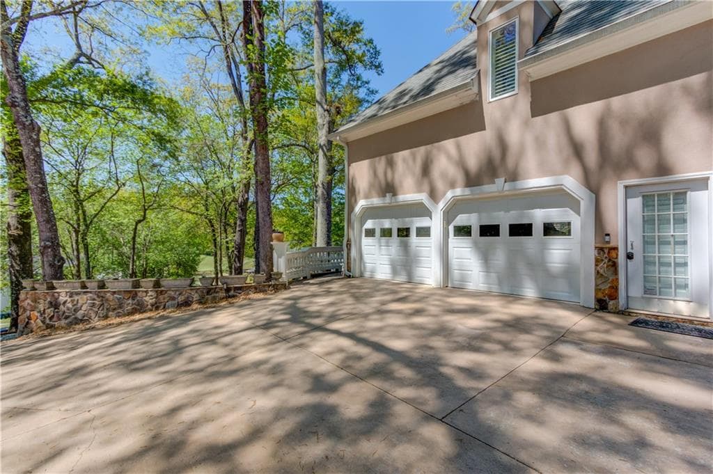 5 bedroom, 7 bathroom, 6,369 sq ft single family residence for sale at 2043 Burgundy Drive, Braselton, GA 30517 — photo 4