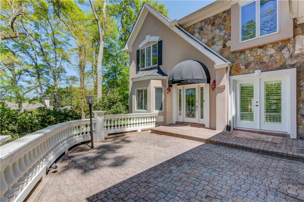 5 bedroom, 7 bathroom, 6,369 sq ft single family residence for sale at 2043 Burgundy Drive, Braselton, GA 30517 — photo 5