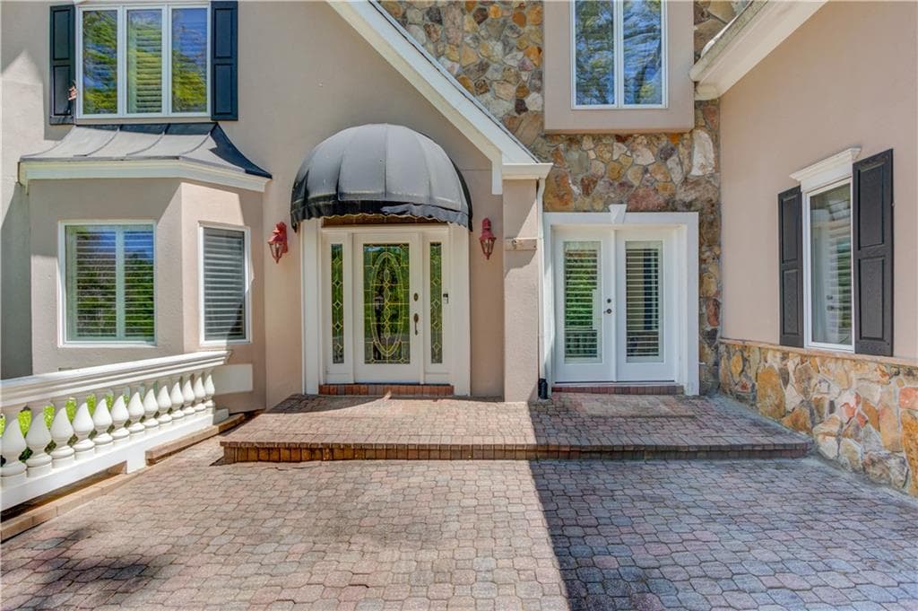 5 bedroom, 7 bathroom, 6,369 sq ft single family residence for sale at 2043 Burgundy Drive, Braselton, GA 30517 — photo 6