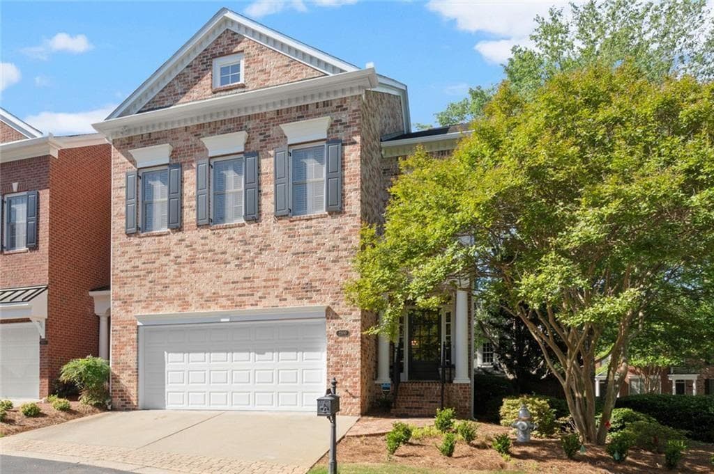 3 bedroom, 4 bathroom, 2,784 sq ft townhouse sold at 2300 English Ivy Court, Atlanta, GA 30339
