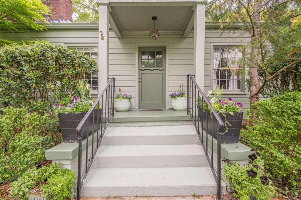 2 bedroom, 2 bathroom, 989 sq ft single family residence for sale at 712 Berkeley Avenue, Atlanta, GA 30318 — photo 6