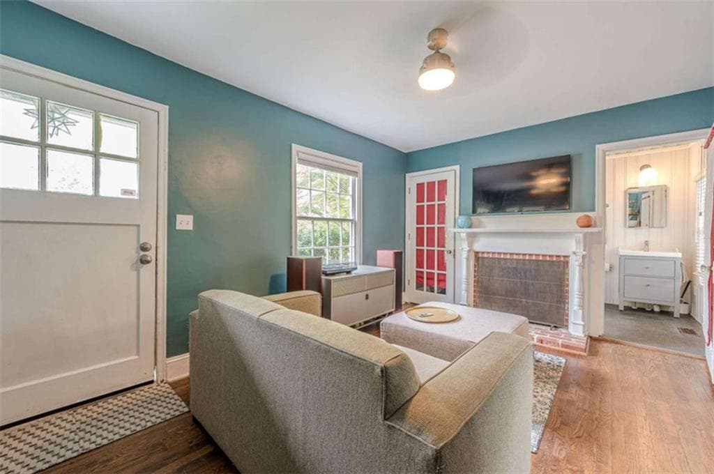 2 bedroom, 2 bathroom, 989 sq ft single family residence for sale at 712 Berkeley Avenue, Atlanta, GA 30318 — photo 7