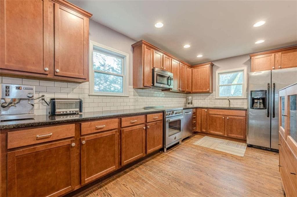 2 bedroom, 2 bathroom, 989 sq ft single family residence for sale at 712 Berkeley Avenue, Atlanta, GA 30318 — photo 10