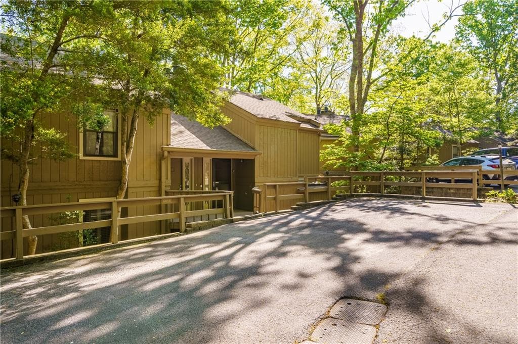 2 bedroom, 2 bathroom, 1,216 sq ft condominium for sale at 135 Chestnut Rise Trail 441C, Jasper, GA 30143 — photo 7
