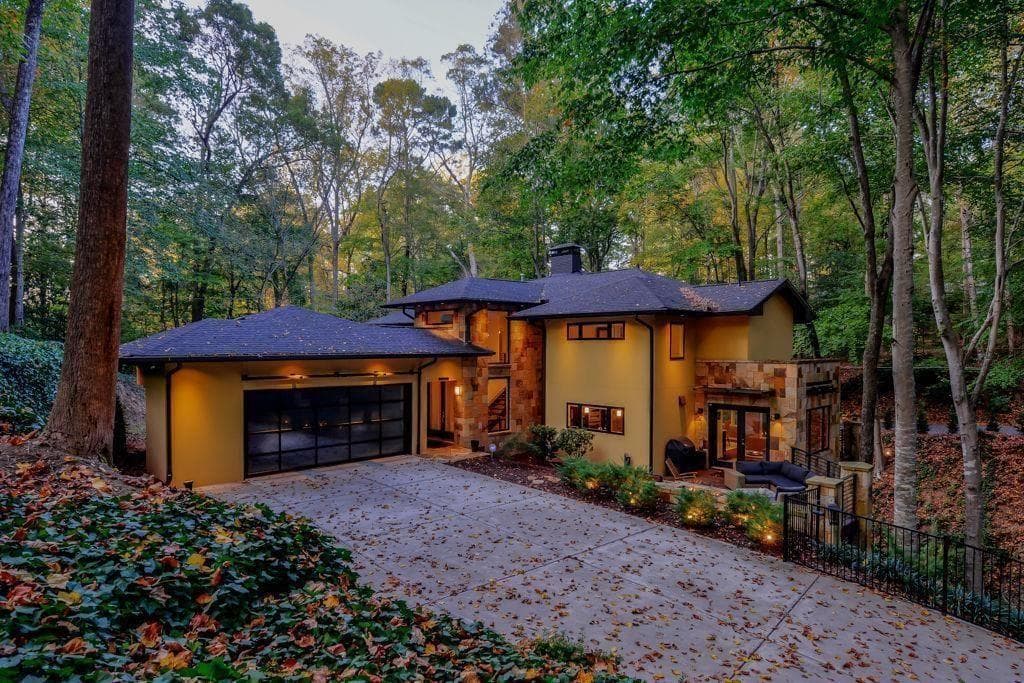 6 bedroom, 5 bathroom, 4,474 sq ft single family residence for sale at 1180 E Beechwood Drive, Atlanta, GA 30327 — photo 4