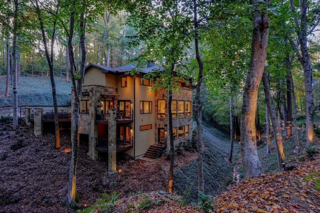 6 bedroom, 5 bathroom, 4,474 sq ft single family residence for sale at 1180 E Beechwood Drive, Atlanta, GA 30327 — photo 6