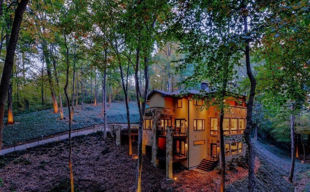 6 bedroom, 5 bathroom, 4,474 sq ft single family residence for sale at 1180 E Beechwood Drive, Atlanta, GA 30327 — photo 7