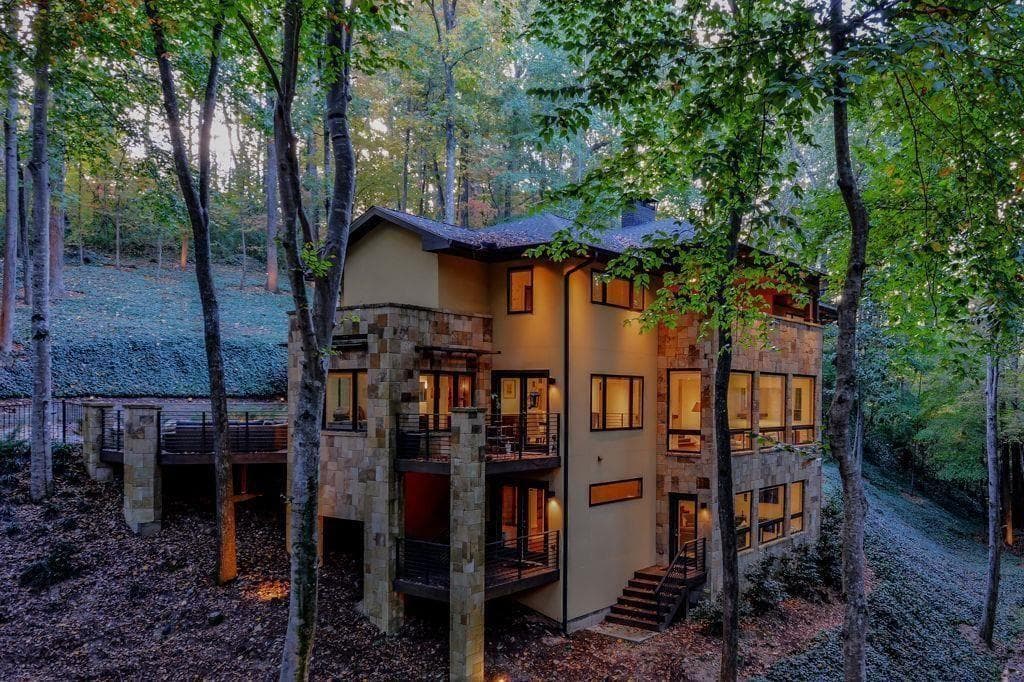 6 bedroom, 5 bathroom, 4,474 sq ft single family residence for sale at 1180 E Beechwood Drive, Atlanta, GA 30327 — photo 8