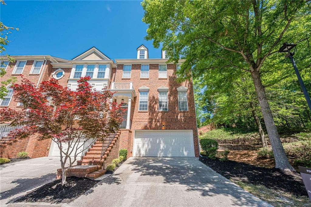 3 bedroom, 4 bathroom, 2,208 sq ft townhouse sold at 2505 Bridlewood Drive 10, Atlanta, GA 30339