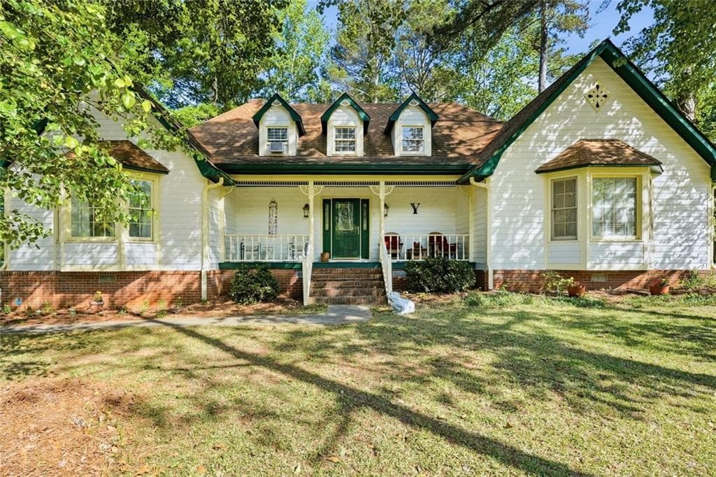 3 bedroom, 3 bathroom, 3,072 sq ft single family residence sold at 664 Sugar Creek Trail, Conyers, GA 30094