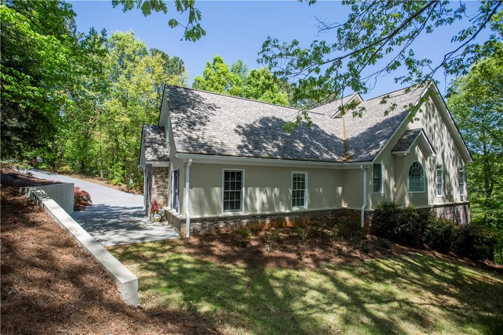 4 bedroom, 4 bathroom, 4,800 sq ft single family residence for sale at 31 Rocky Circle, White, GA 30184 — photo 2