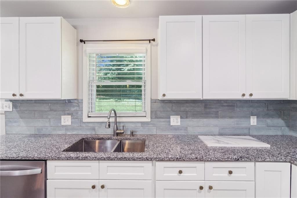 4 bedroom, 4 bathroom, 3,258 sq ft single family residence under contract at 1652 DETROIT Avenue, Atlanta, GA 30314 — photo 7