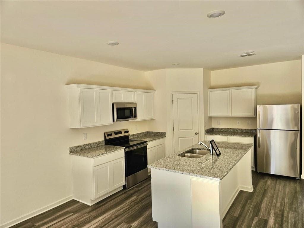 5 bedroom, 3 bathroom, 2,738 sq ft single family residence for rent at 2229 Argento Circle, Dacula, GA 30019 for $3,500 a month — photo 2