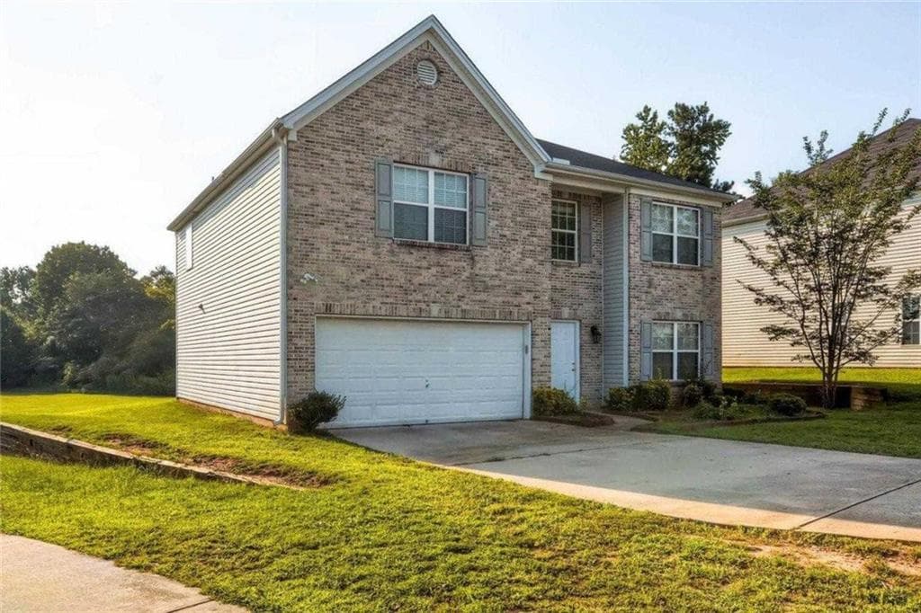 4 bedroom, 3 bathroom, 2,556 sq ft single family residence for sale at 5493 Wexford Pass, Atlanta, GA 30349 — photo 2