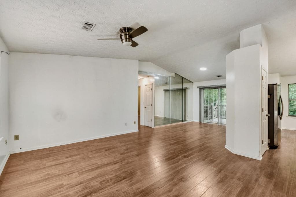 3 bedroom, 2 bathroom, 1,351 sq ft single family residence under contract at 2032 Briar Trail Court, Atlanta, GA 30331 — photo 4