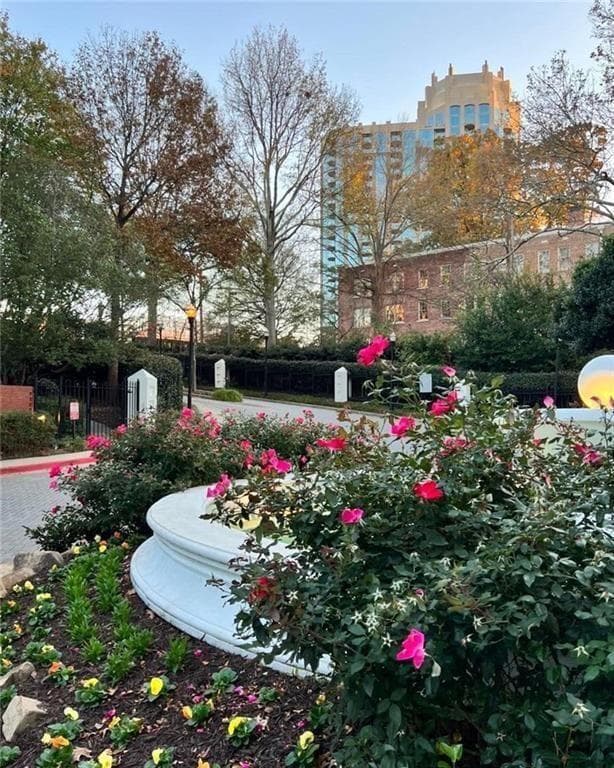 1 bedroom, 1 bathroom, 621 sq ft condominium for sale at 2840 PEACHTREE Road 306, Atlanta, GA 30305 — photo 2