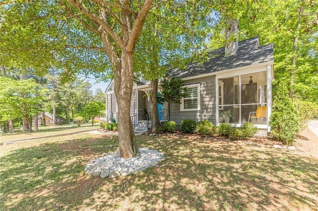 3 bedroom, 2 bathroom, 1,678 sq ft single family residence for sale at 1237 Winburn Drive, East Point, GA 30344 — photo 4