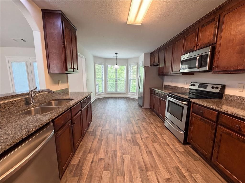 4 bedroom, 3 bathroom, 2,473 sq ft single family residence under contract at 1948 Paynes Point, Winder, GA 30680 — photo 9