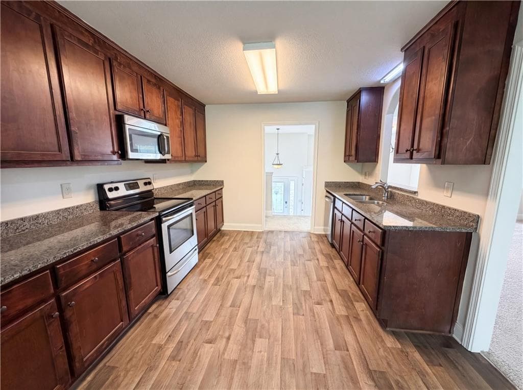 4 bedroom, 3 bathroom, 2,473 sq ft single family residence under contract at 1948 Paynes Point, Winder, GA 30680 — photo 10