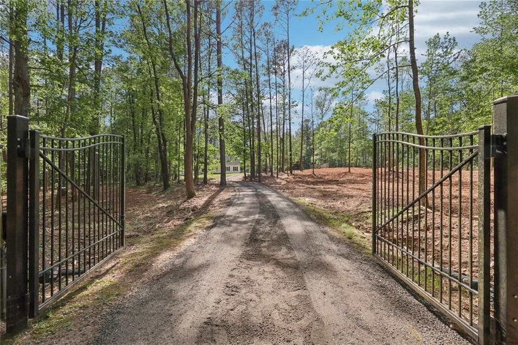 6 bedroom, 4 bathroom, 4,787 sq ft single family residence under contract at 500 Turner Road, Mcdonough, GA 30252 — photo 4