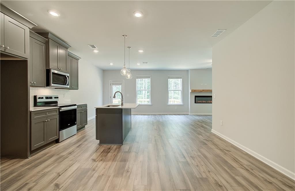 4 bedroom, 3 bathroom, 2,416 sq ft single family residence under contract at 86 Hydrangea Circle, Fairburn, GA 30213 — photo 7