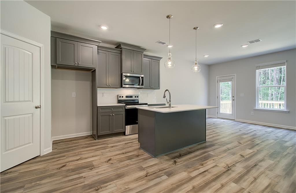 4 bedroom, 3 bathroom, 2,416 sq ft single family residence under contract at 86 Hydrangea Circle, Fairburn, GA 30213 — photo 8