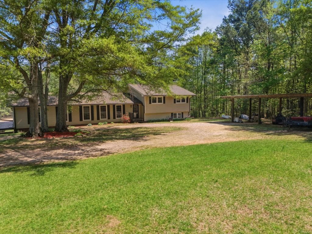 4 bedroom, 3 bathroom, 4,500 sq ft single family residence for sale at 224 Old Franklin Street, Roopville, GA 30170 — photo 2