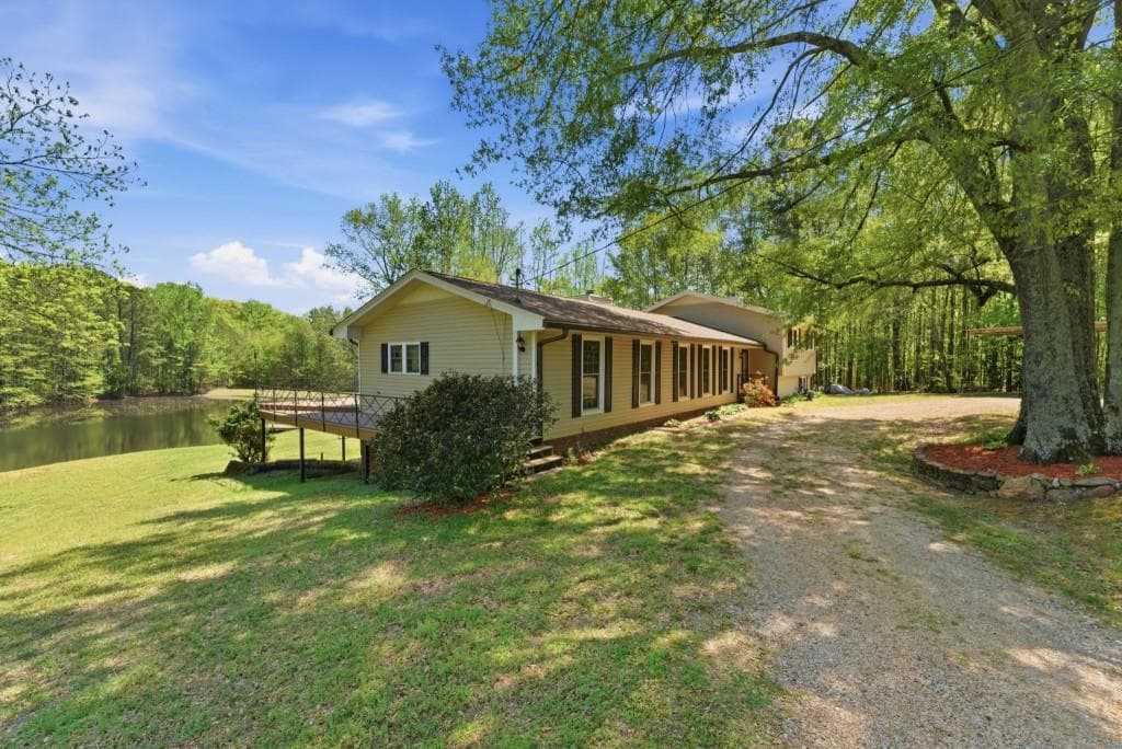 4 bedroom, 3 bathroom, 4,500 sq ft single family residence for sale at 224 Old Franklin Street, Roopville, GA 30170 — photo 4