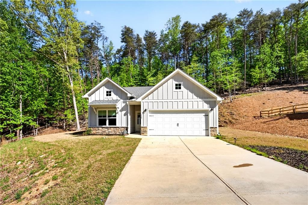 3 bedroom, 2 bathroom, 1,501 sq ft single family residence for sale at 118 Cherokee Drive, Waleska, GA 30183 — photo 2