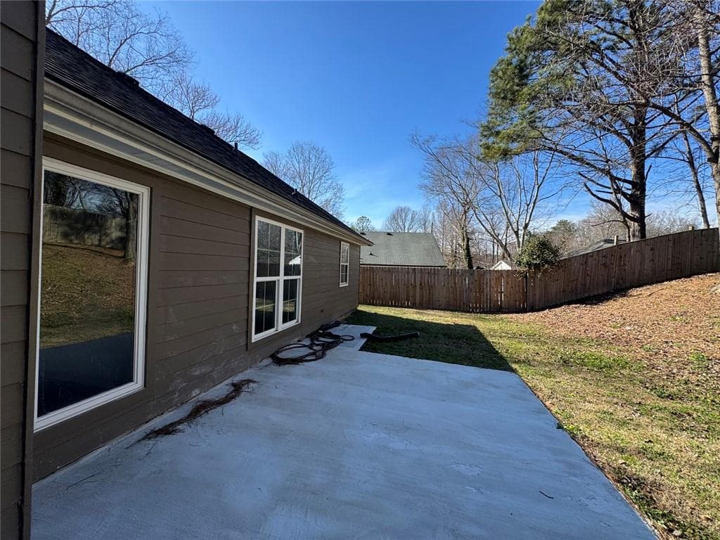 3 bedroom, 2 bathroom, 1,646 sq ft single family residence for sale at 622 Marble Arch Avenue, Lawrenceville, GA 30046 — photo 3