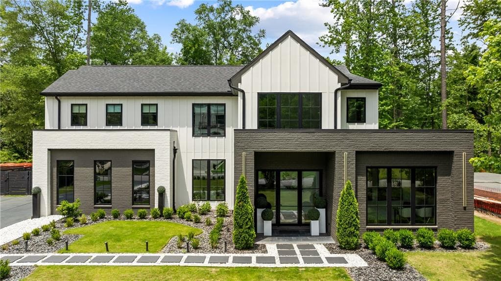 5 bedroom, 4 bathroom, 5,043 sq ft single family residence under contract at 185 Pebble Trail, Alpharetta, GA 30009 — photo 2