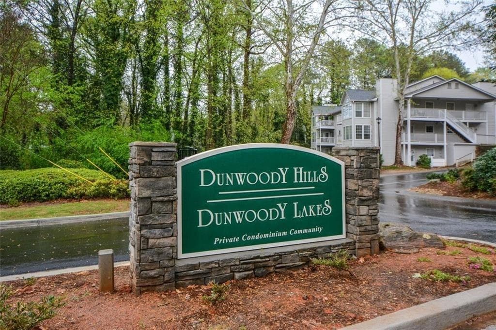 2 bedroom, 1 bathroom, 1,100 sq ft condominium sold at 106 Gettysburg Place, Atlanta, GA 30350
