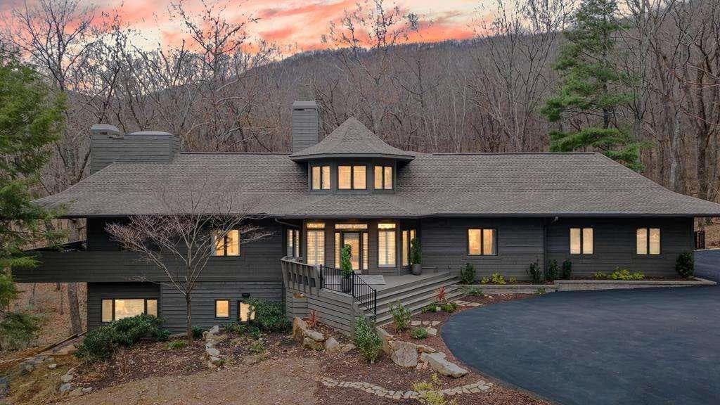 5 bedroom, 6 bathroom, 5,515 sq ft single family residence under contract at 220 Wake Robin, Big Canoe, GA 30143