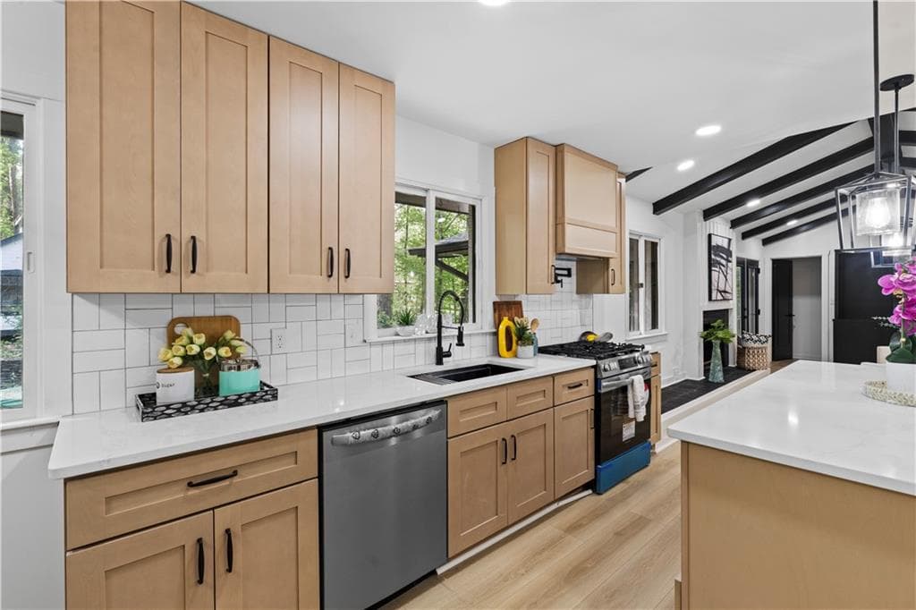 6 bedroom, 5 bathroom, 3,600 sq ft single family residence for sale at 5253 Oxbow Road, Tucker, GA 30087 — photo 6
