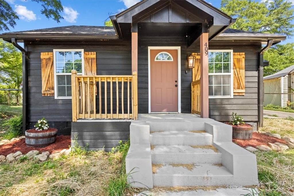 3 bedroom, 2 bathroom, 1,248 sq ft single family residence for sale at 409 Calhoun Avenue, Rome, GA 30161