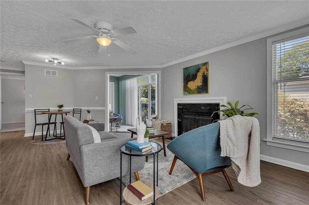 1 bedroom, 1 bathroom, 810 sq ft condominium for sale at 1321 Keys Lake Drive, Brookhaven, GA 30319 — photo 2