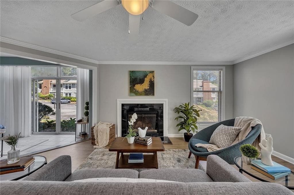 1 bedroom, 1 bathroom, 810 sq ft condominium for sale at 1321 Keys Lake Drive, Brookhaven, GA 30319 — photo 3