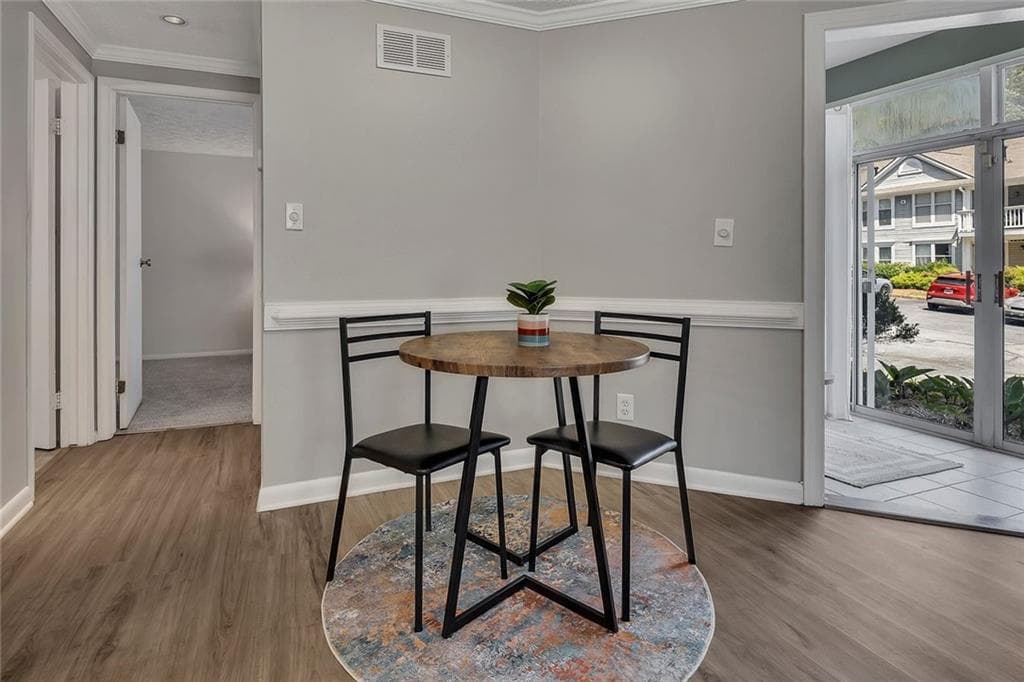 1 bedroom, 1 bathroom, 810 sq ft condominium for sale at 1321 Keys Lake Drive, Brookhaven, GA 30319 — photo 4