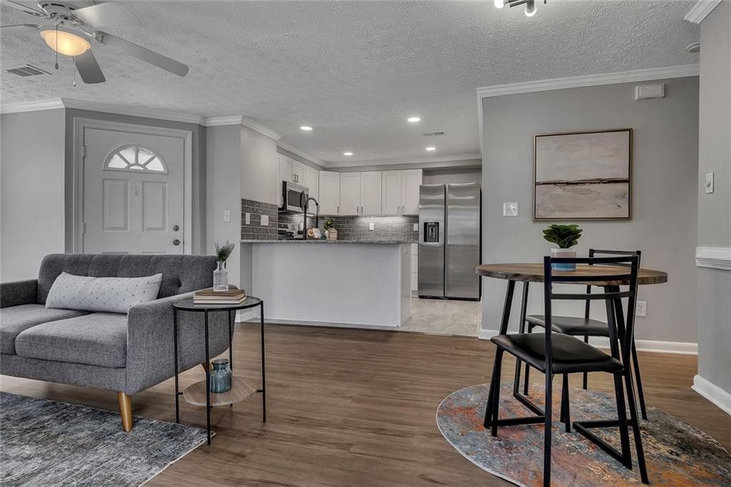 1 bedroom, 1 bathroom, 810 sq ft condominium for sale at 1321 Keys Lake Drive, Brookhaven, GA 30319 — photo 7