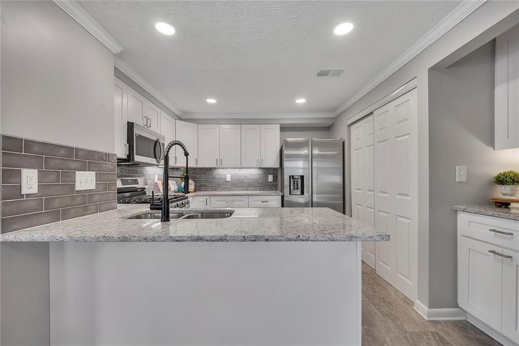 1 bedroom, 1 bathroom, 810 sq ft condominium for sale at 1321 Keys Lake Drive, Brookhaven, GA 30319 — photo 8