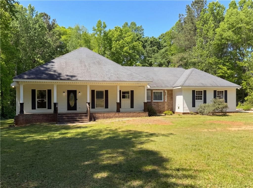 3 bedroom, 2 bathroom, 1,660 sq ft single family residence for sale at 213 Carl Parker Road, Hampton, GA 30228