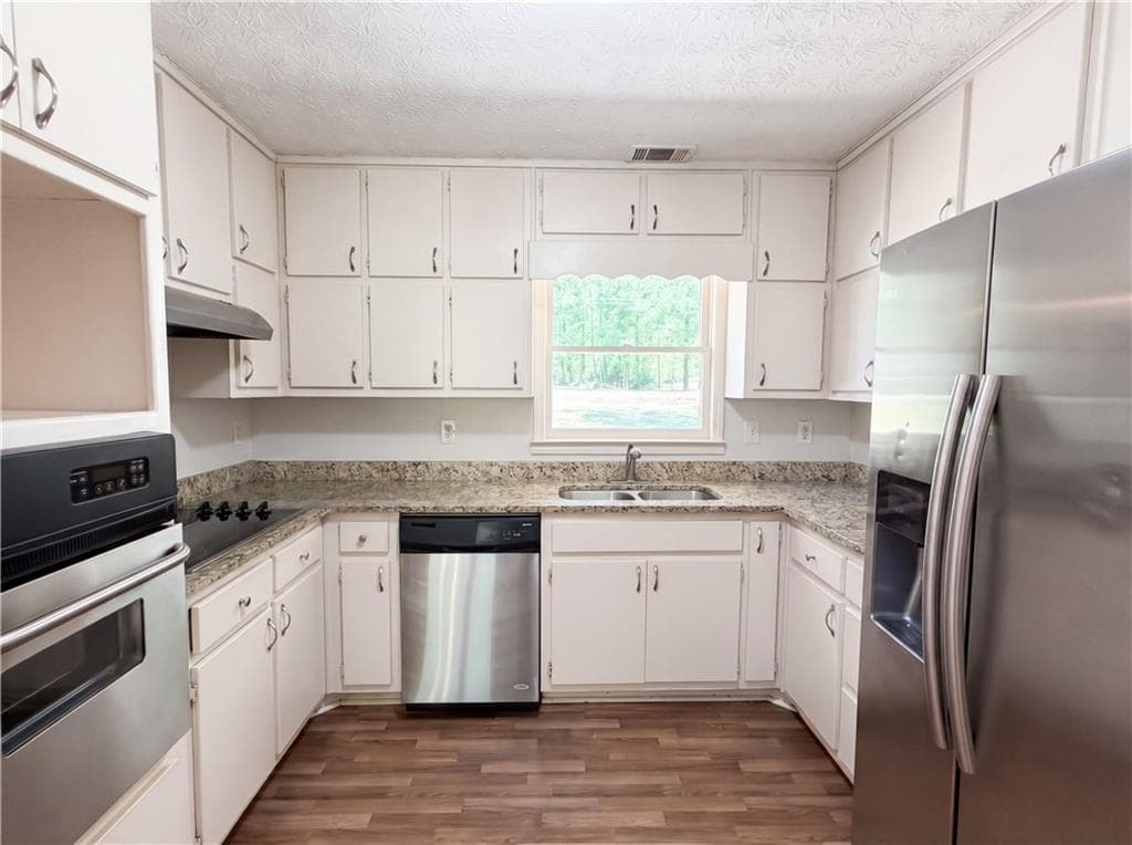 3 bedroom, 2 bathroom, 1,660 sq ft single family residence for sale at 213 Carl Parker Road, Hampton, GA 30228 — photo 2