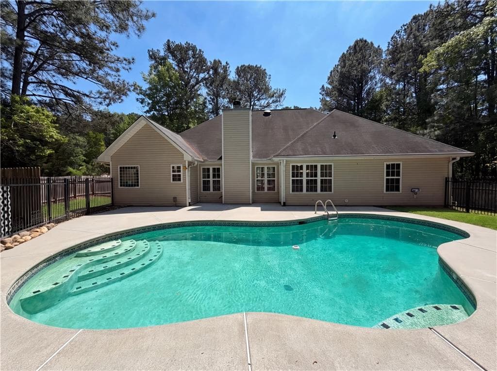 3 bedroom, 2 bathroom, 2,188 sq ft single family residence for sale at 335 Hunters Glen, Fayetteville, GA 30215 — photo 5