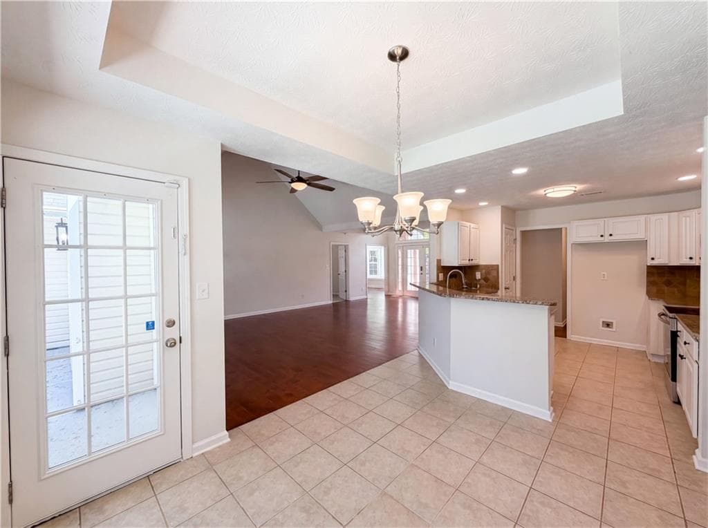 3 bedroom, 2 bathroom, 2,188 sq ft single family residence for sale at 335 Hunters Glen, Fayetteville, GA 30215 — photo 6
