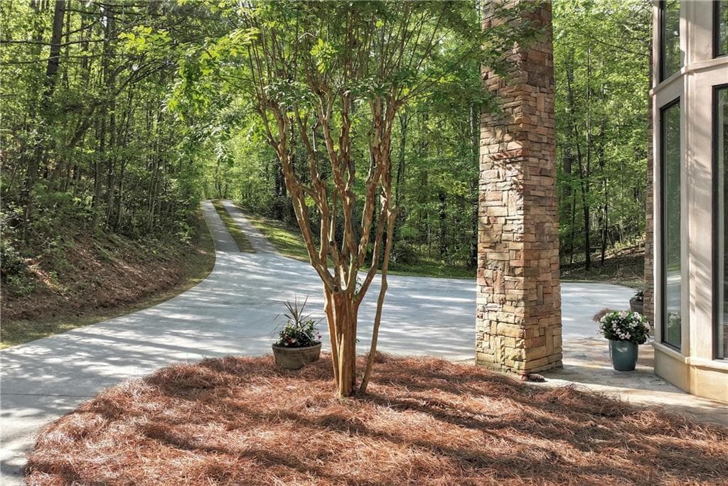 4 bedroom, 4 bathroom, 4,449 sq ft single family residence for sale at 6960 Riverside Drive, Atlanta, GA 30328 — photo 6