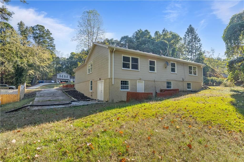 4 bedroom, 3 bathroom, 2,800 sq ft single family residence under contract at 667 Alcovy Forest Drive, Lawrenceville, GA 30045 — photo 3