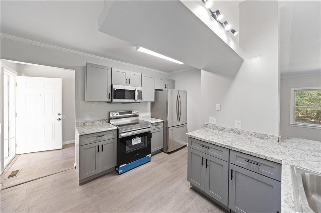4 bedroom, 3 bathroom, 2,800 sq ft single family residence under contract at 667 Alcovy Forest Drive, Lawrenceville, GA 30045 — photo 10