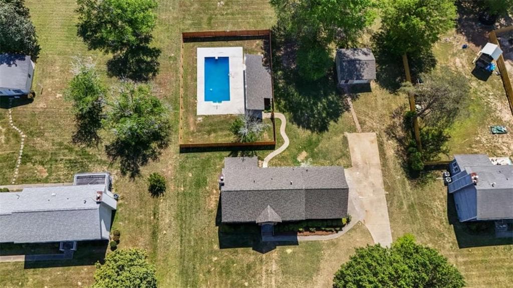 5 bedroom, 3 bathroom, 3,137 sq ft single family residence under contract at 910 Kite Lake Trail, Fayetteville, GA 30214 — photo 4