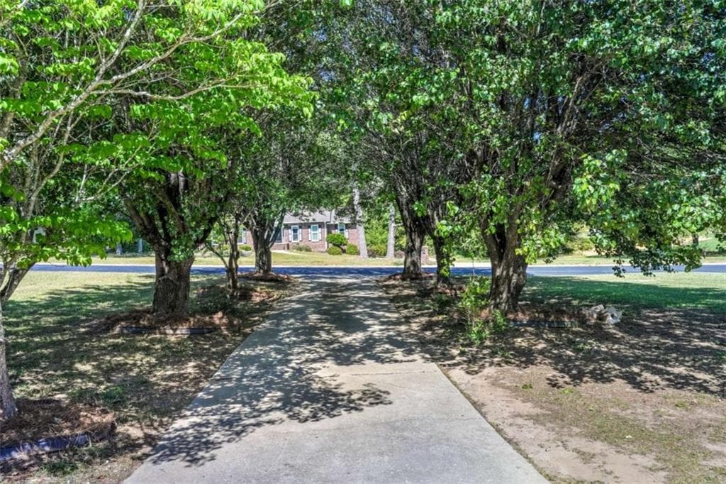 5 bedroom, 3 bathroom, 3,137 sq ft single family residence under contract at 910 Kite Lake Trail, Fayetteville, GA 30214 — photo 6