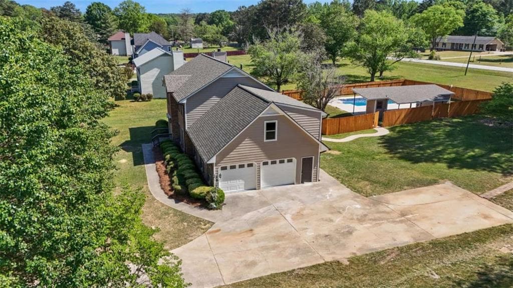 5 bedroom, 3 bathroom, 3,137 sq ft single family residence under contract at 910 Kite Lake Trail, Fayetteville, GA 30214 — photo 7